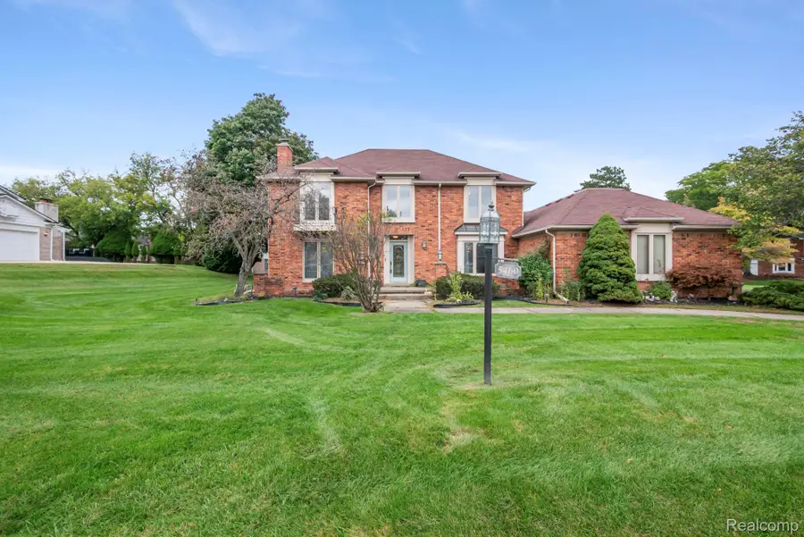 5460 Walnut Knoll Court, West Bloomfield, MI 48323 - #2
