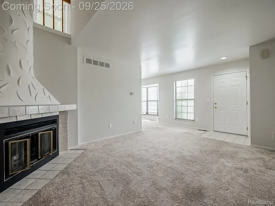31008 Country Bluff, Farmington Hills, MI 48331 - #3
