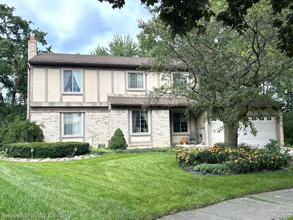 38630 Meeting House Lane, Livonia, MI 48154 - #1