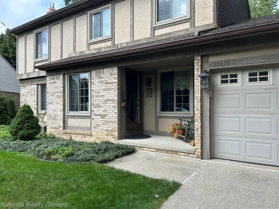 38630 Meeting House Lane, Livonia, MI 48154 - #3