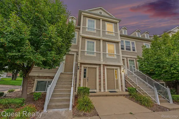 1081 Foxboro, Troy, MI 48083