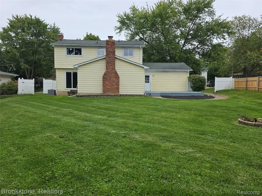 422 Old Mill Drive, Flushing, MI 48433 - #2
