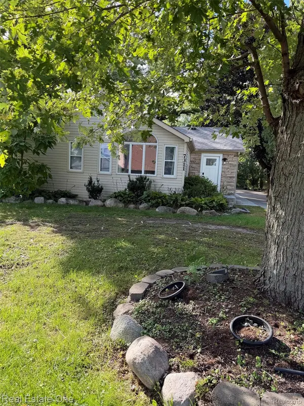 7311 Colony Drive Drive, WestBloomfield, MI 48323