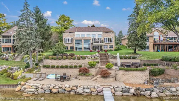 2355 Cedar Key Drive, LakeOrion, MI 48360