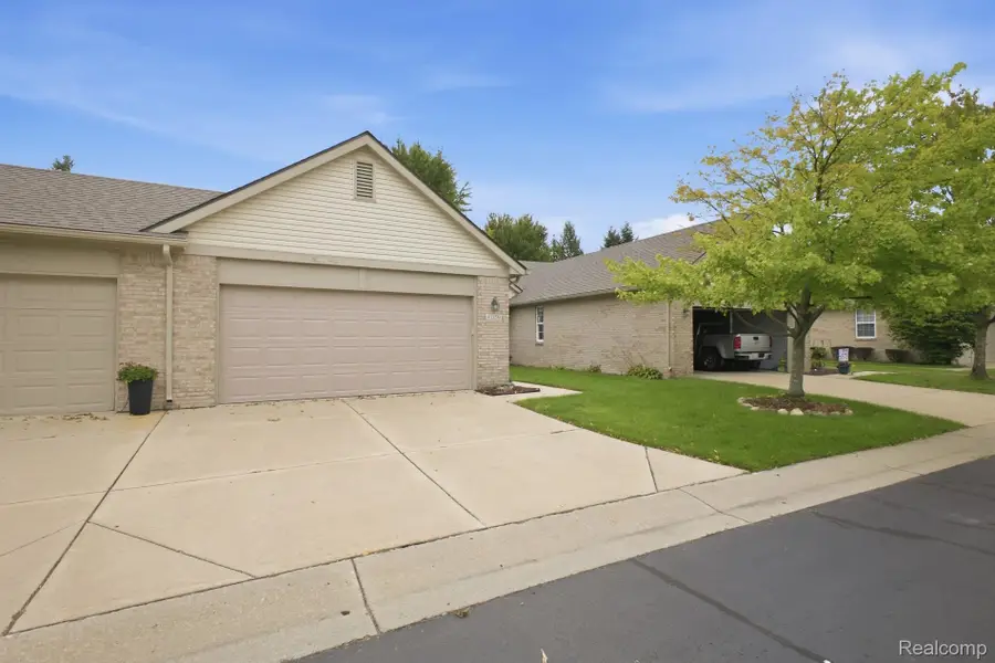 41150 Bermuda Drive, Sterling Heights, MI 48314 - #3