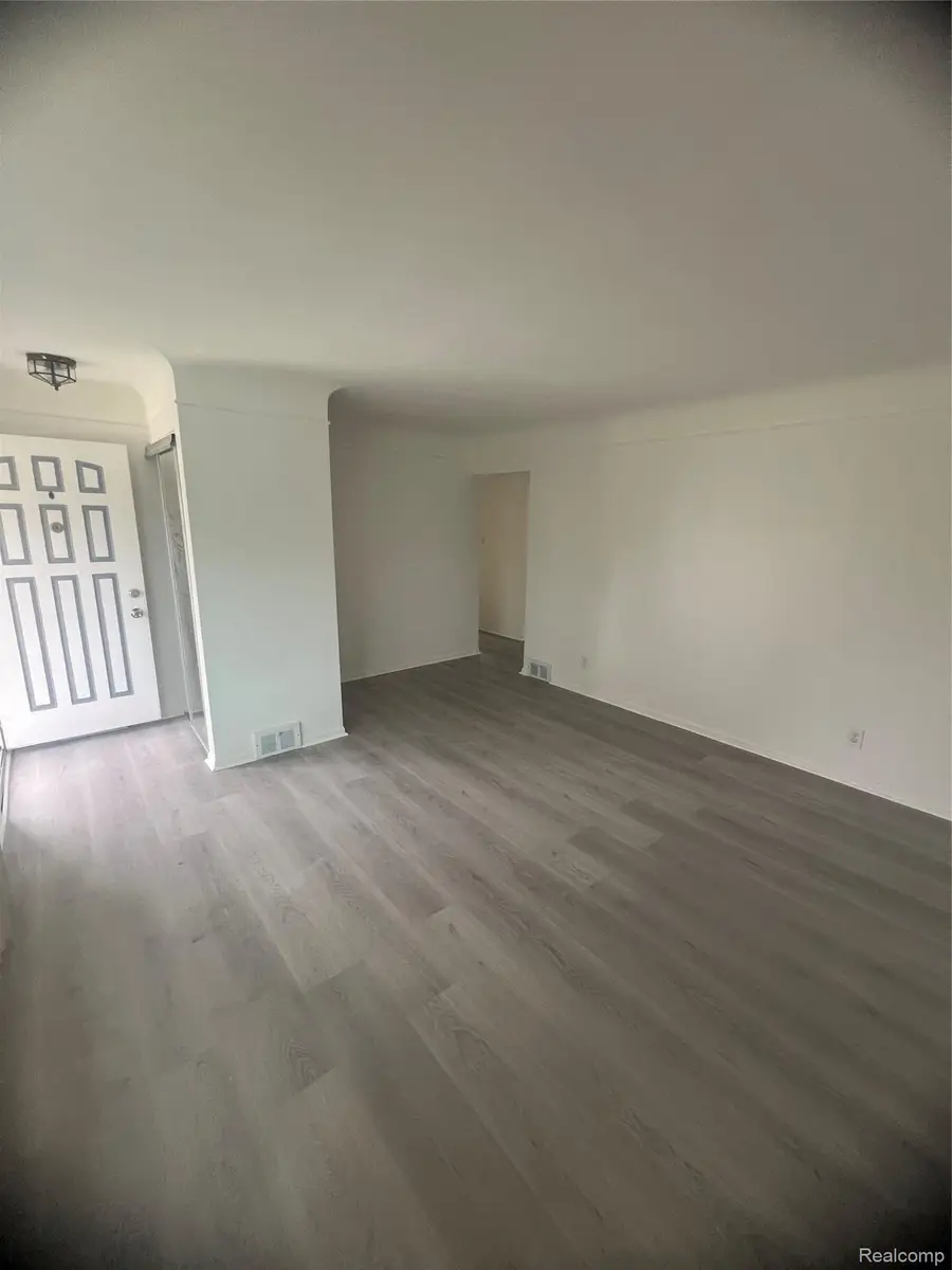 24585 Johnston Avenue, Eastpointe, MI 48021 - #2