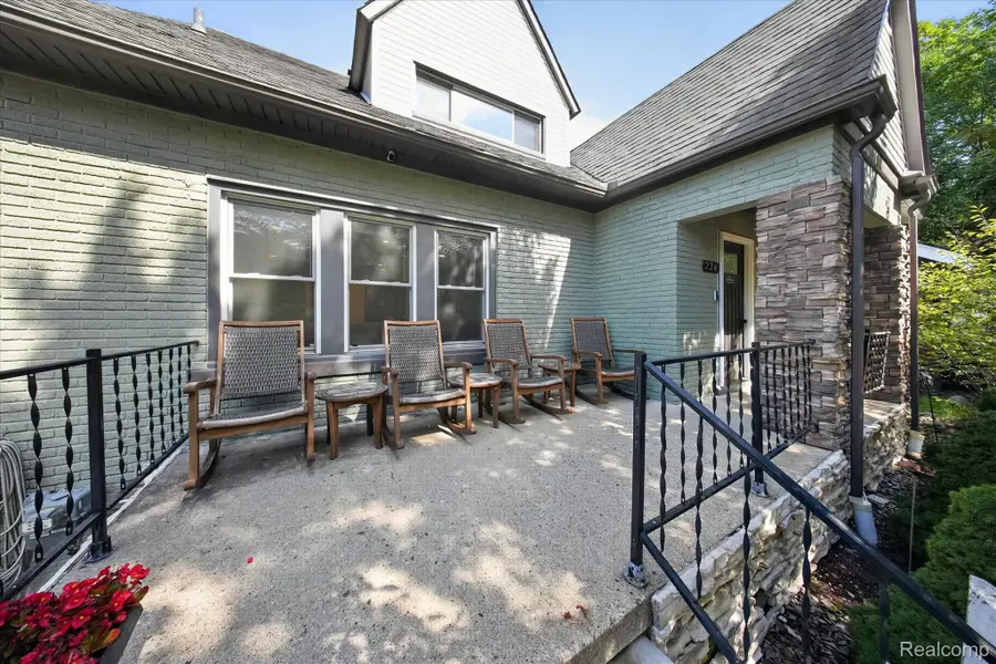 224 W Maplehurst Street, Ferndale, MI 48220 - #3