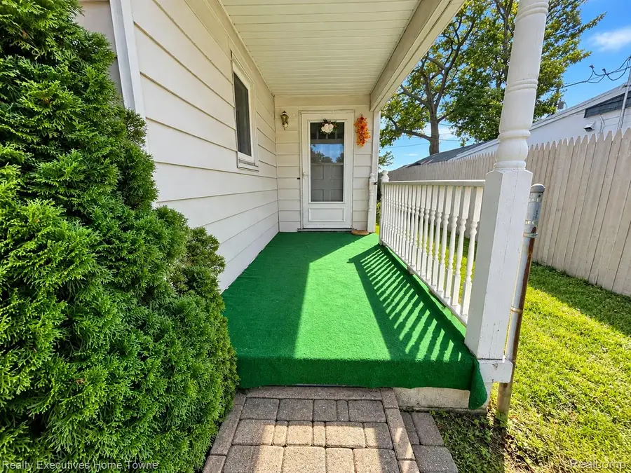 1806 Mansfield Street, Port Huron, MI 48060 - #3