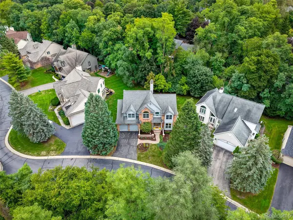 2749 Nicole Court, WestBloomfield, MI 48324