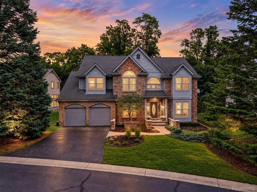 2749 Nicole Court, West Bloomfield, MI 48324 - #2