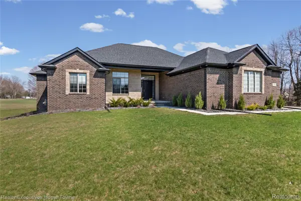7285 Wood Pointe Drive, Almont, MI 48003