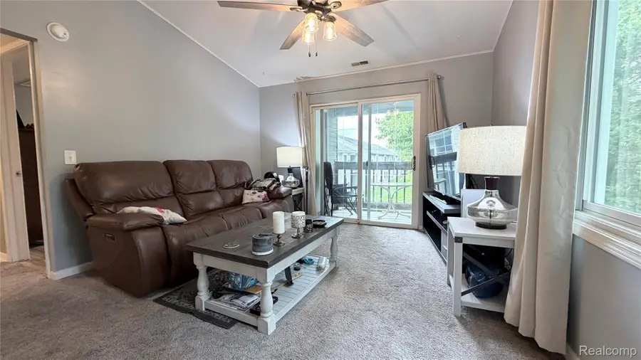 18 Rose Petal Court, Mount Clemens, MI 48043 - #2