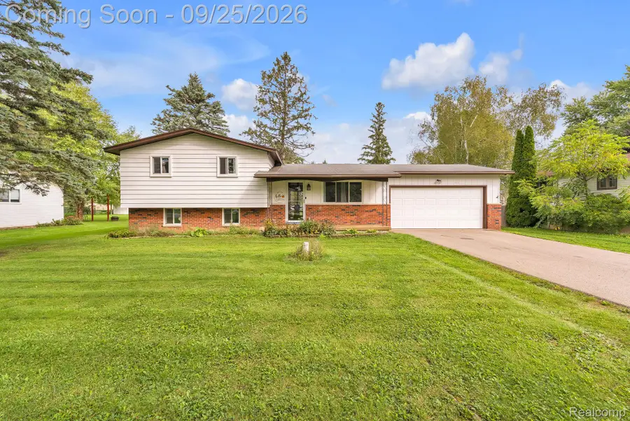 6155 E Maple Avenue, Burton, MI 48439 - #2