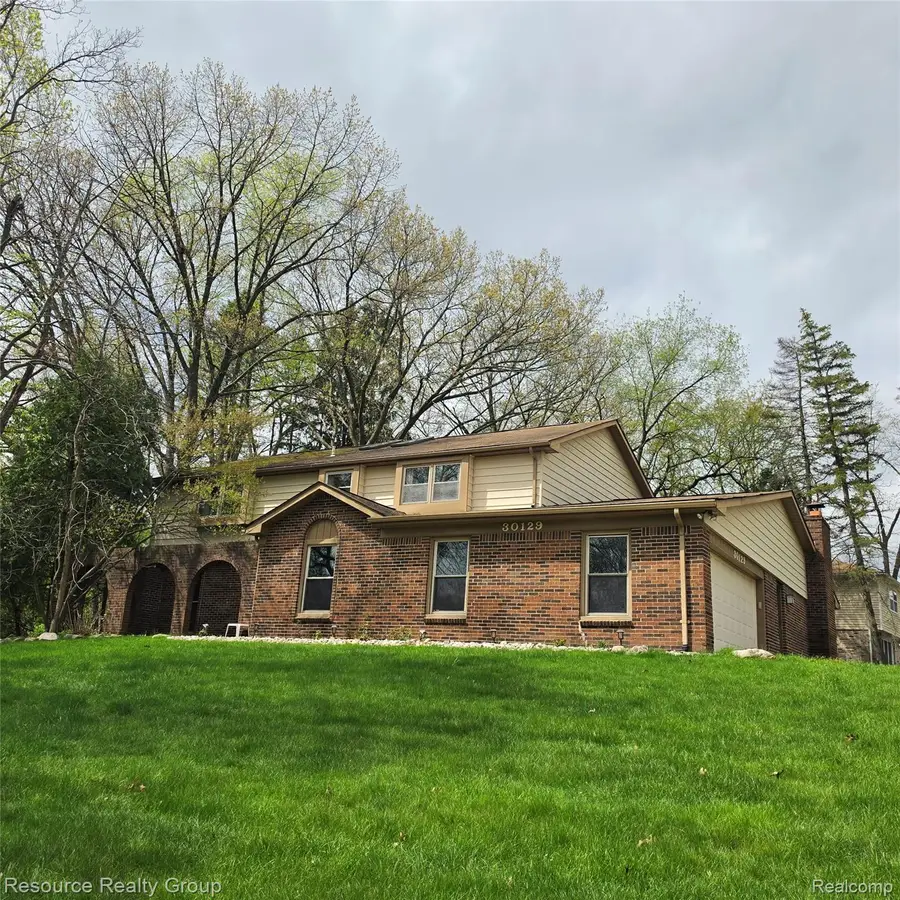 30129 Deer Run, Farmington Hills, MI 48331 - #2