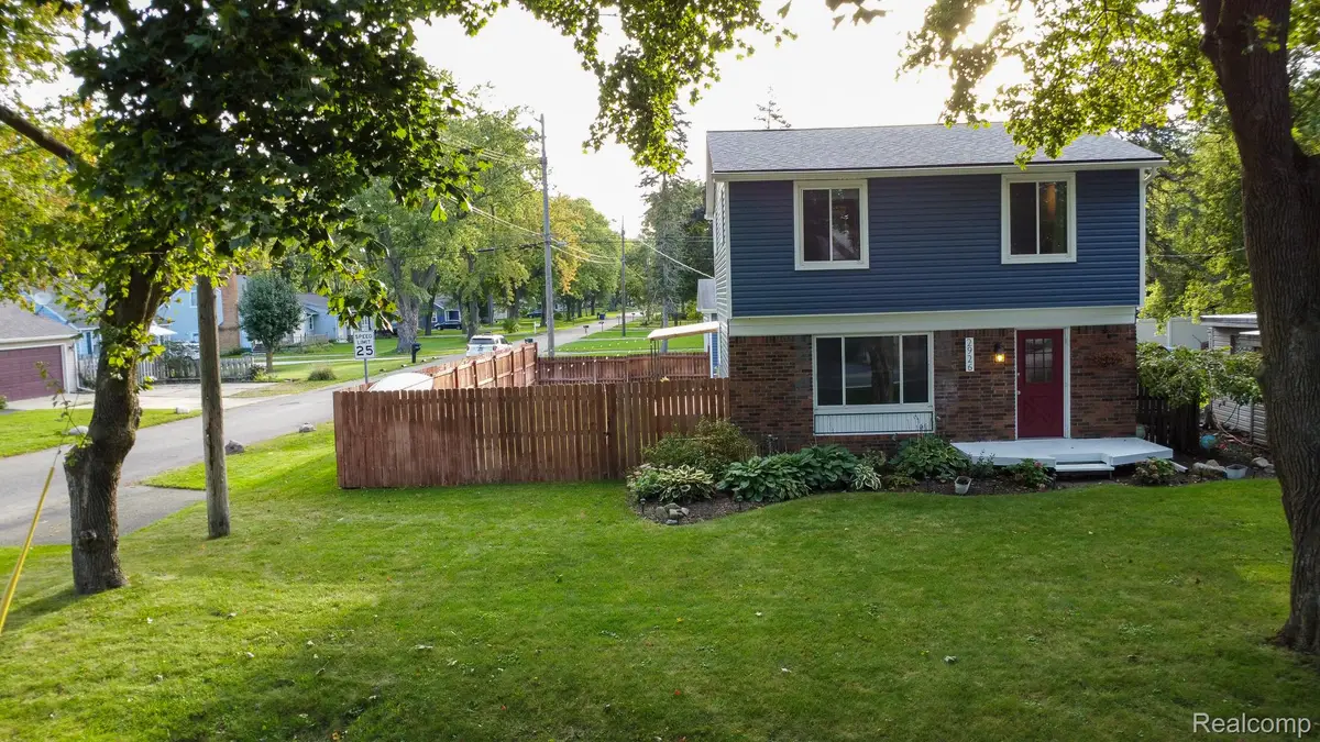 2926 Lansdowne Road, Waterford, MI 48329 - #1