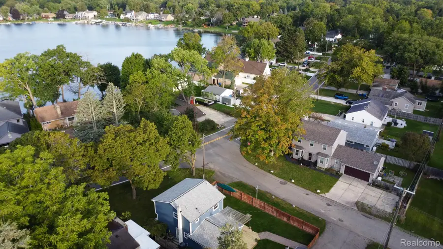2926 Lansdowne Road, Waterford, MI 48329 - #3