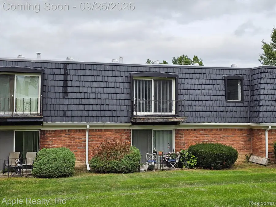 1856 Colonial Village Way #4, Waterford, MI 48328 - #3