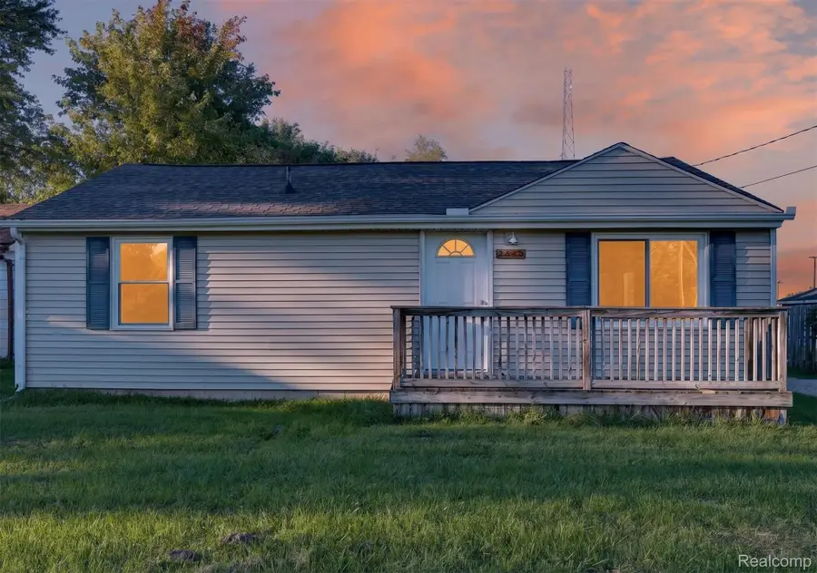 5465 Raymond Avenue, Burton, MI 48509 - #2