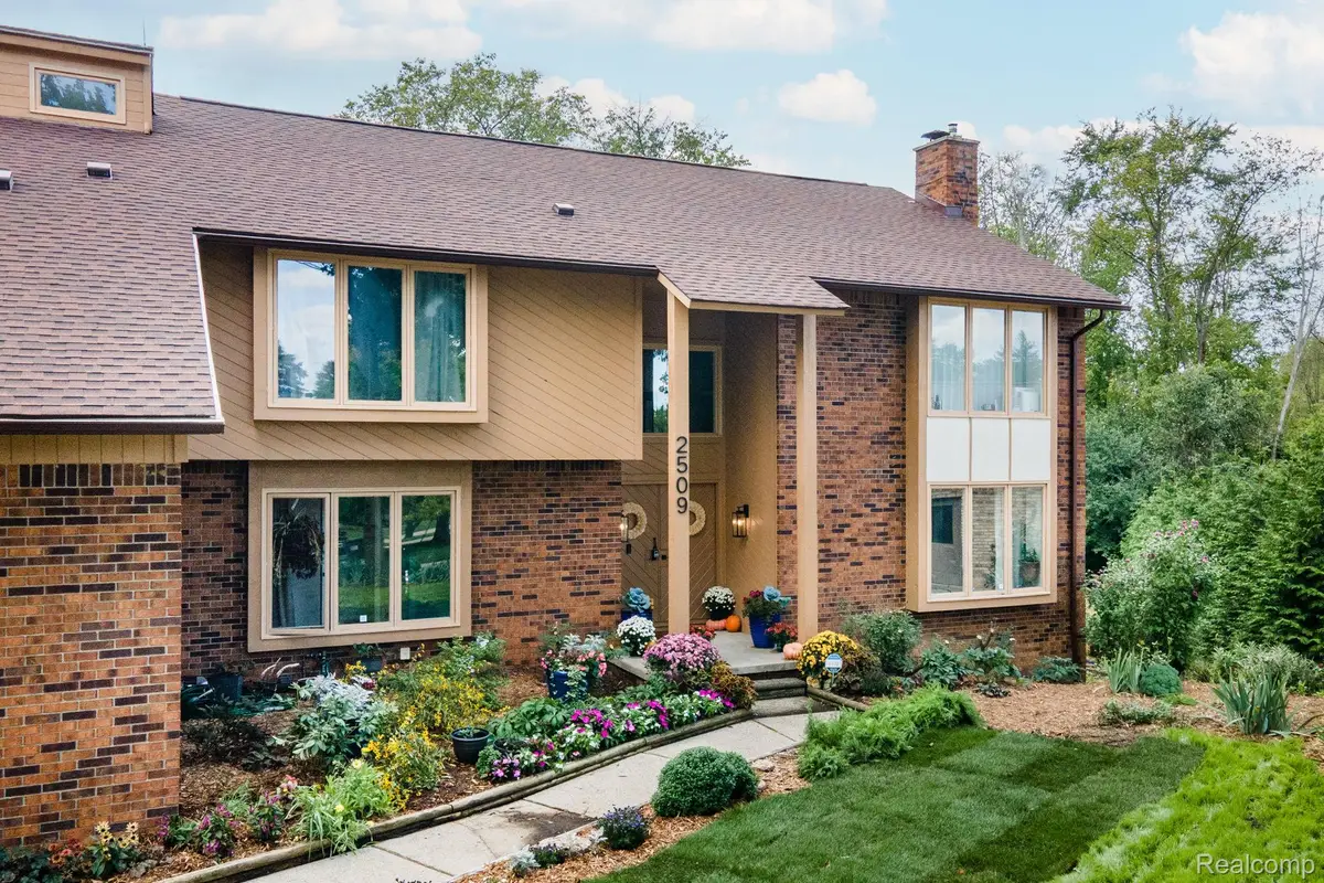 2509 Munster Road, Rochester Hills, MI 48309 - #1