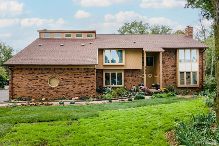 2509 Munster Road, Rochester Hills, MI 48309 - #3