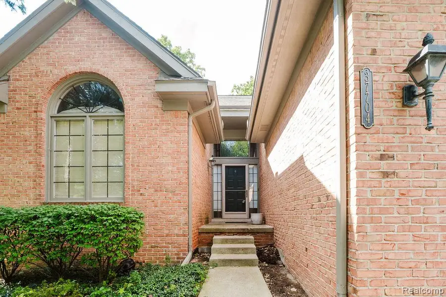37704 Avon Lane, Farmington Hills, MI 48331 - #2