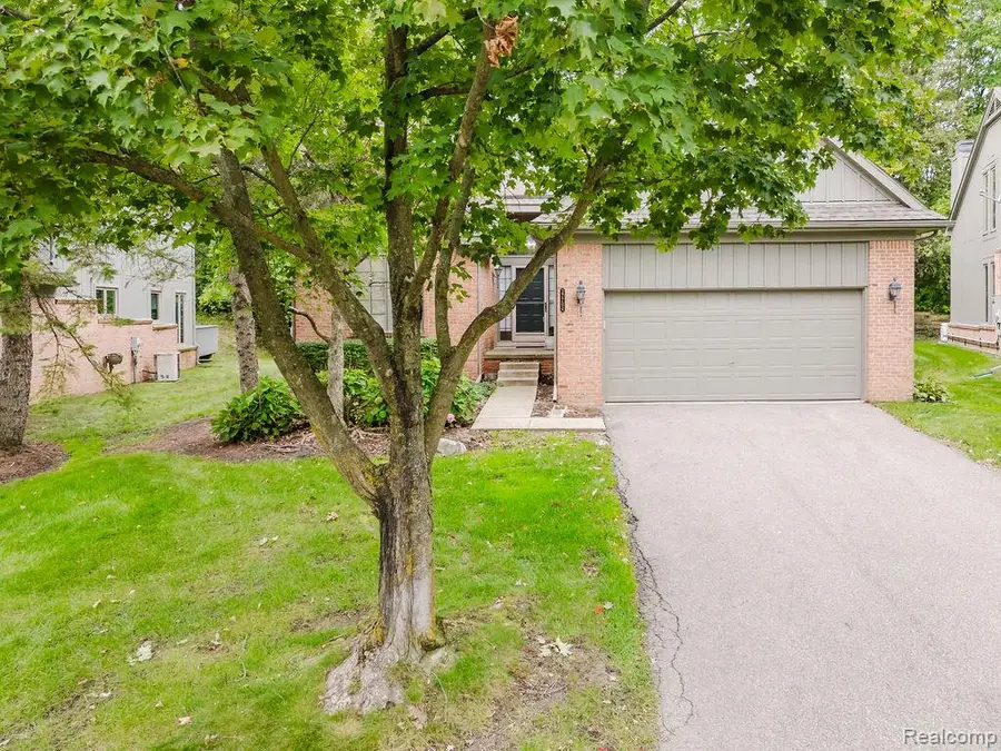 37704 Avon Lane, Farmington Hills, MI 48331 - #3