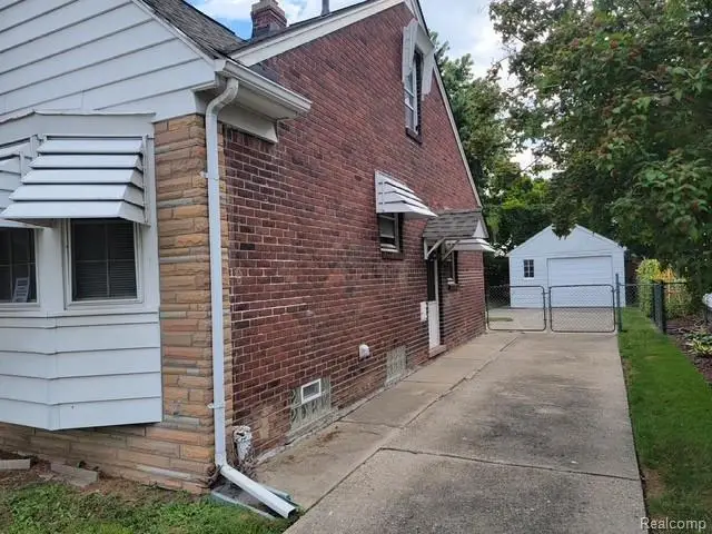 21240 Redmond Avenue, Eastpointe, MI 48021 - #2