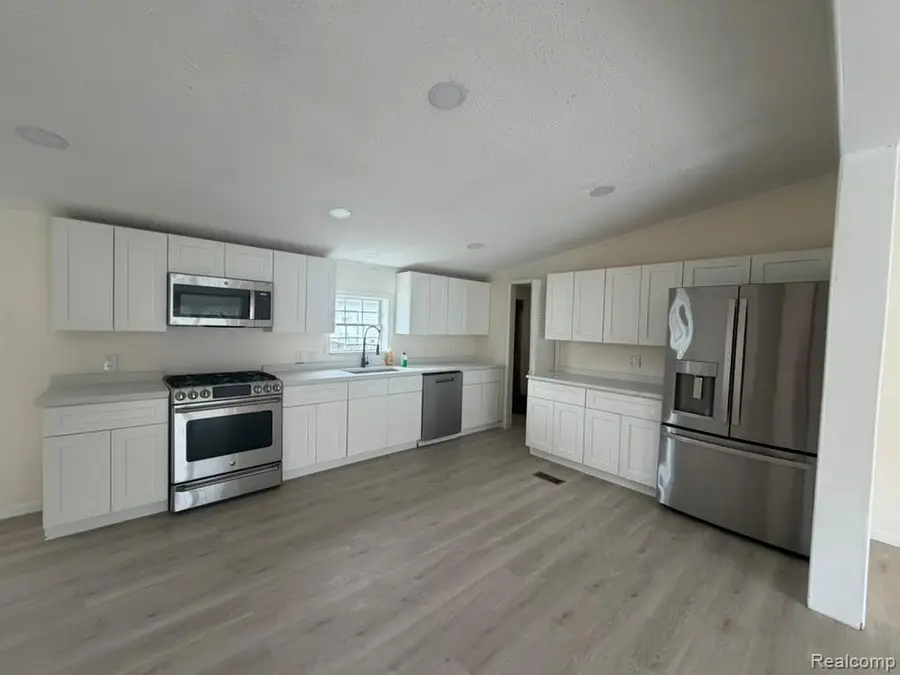 21548 48044, Macomb, MI 48044 - #2