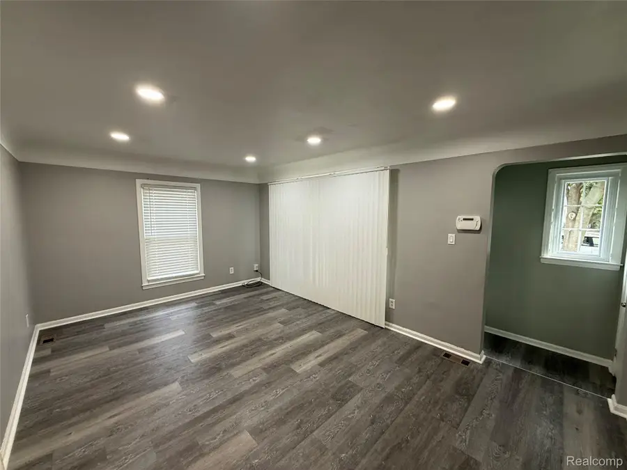 8459 Hazelton Street, Dearborn Heights, MI 48127 - #3