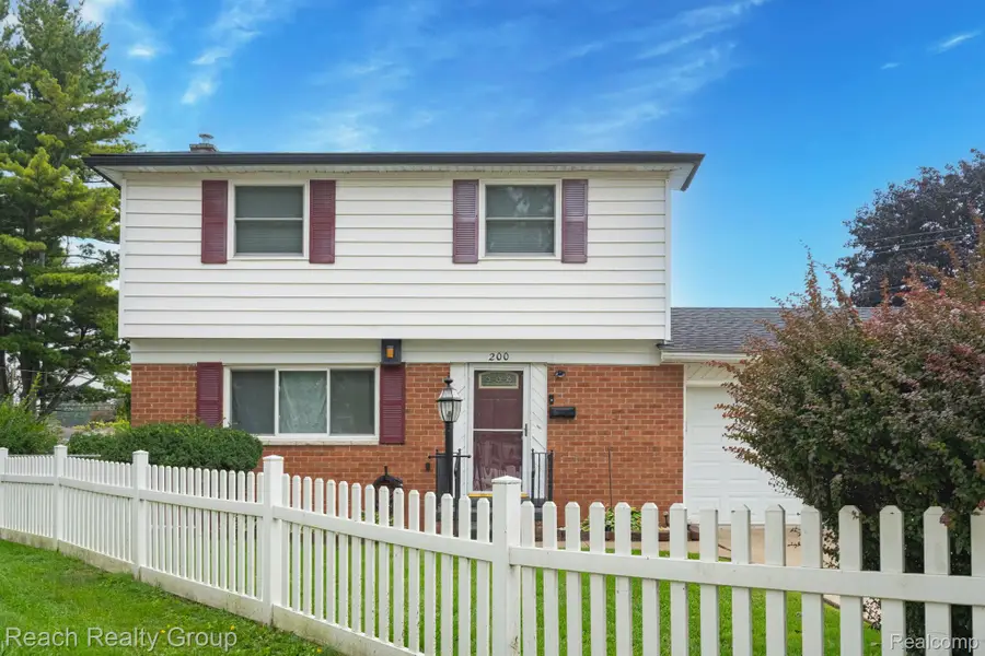 200 Clinton River Court E, Mount Clemens, MI 48043 - #3