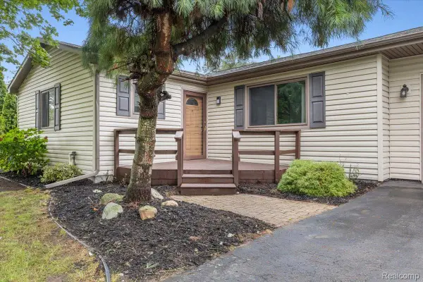 6412 Wildflower Lane, Brighton, MI 48116