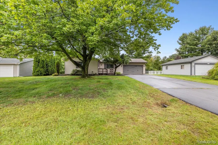 6412 Wildflower Lane, Brighton, MI 48116 - #2