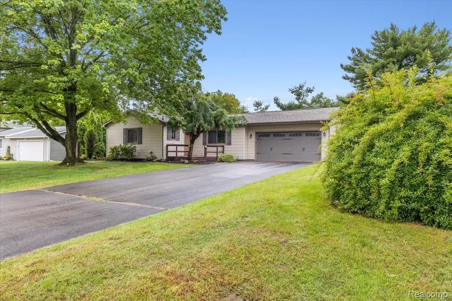 6412 Wildflower Lane, Brighton, MI 48116 - #3