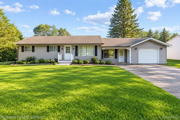 2700 W Walton Boulevard, Waterford, MI 48329