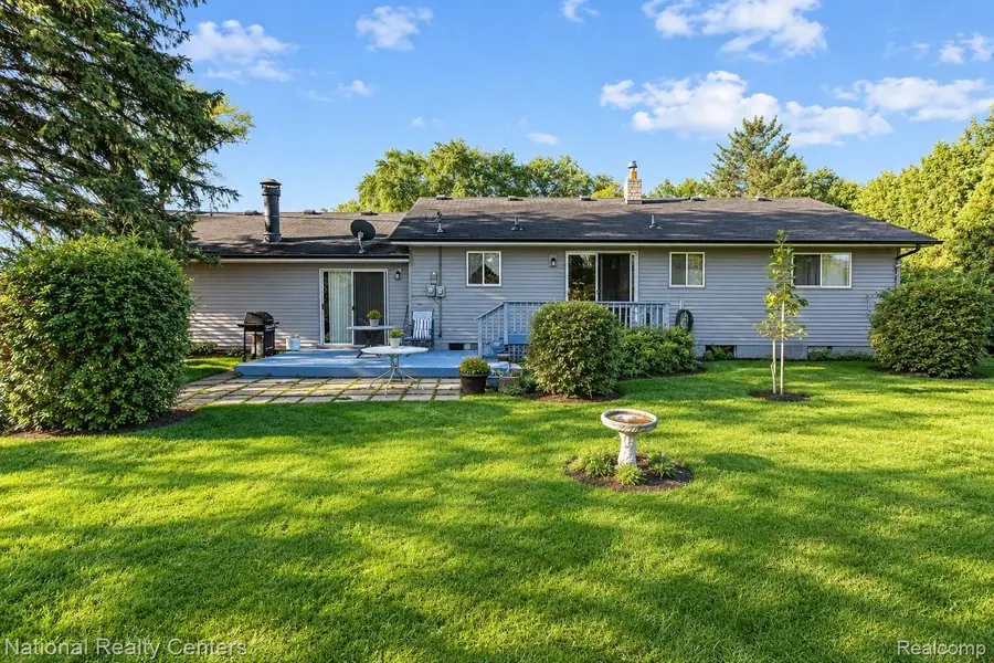 2700 W Walton Boulevard, Waterford, MI 48329 - #3