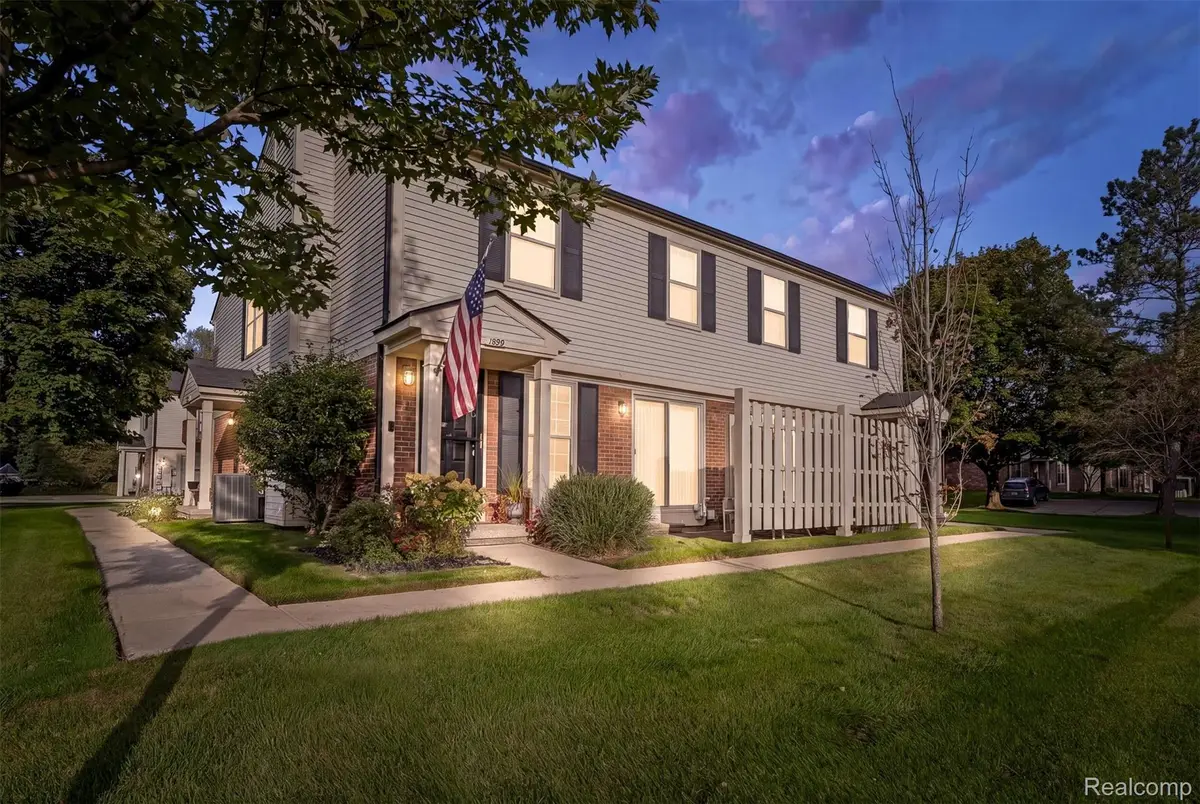 1492 Dover Hill S, Walled Lake, MI 48390 - #1