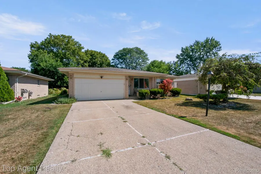 3053 Belcher Drive, Sterling Heights, MI 48310 - #2