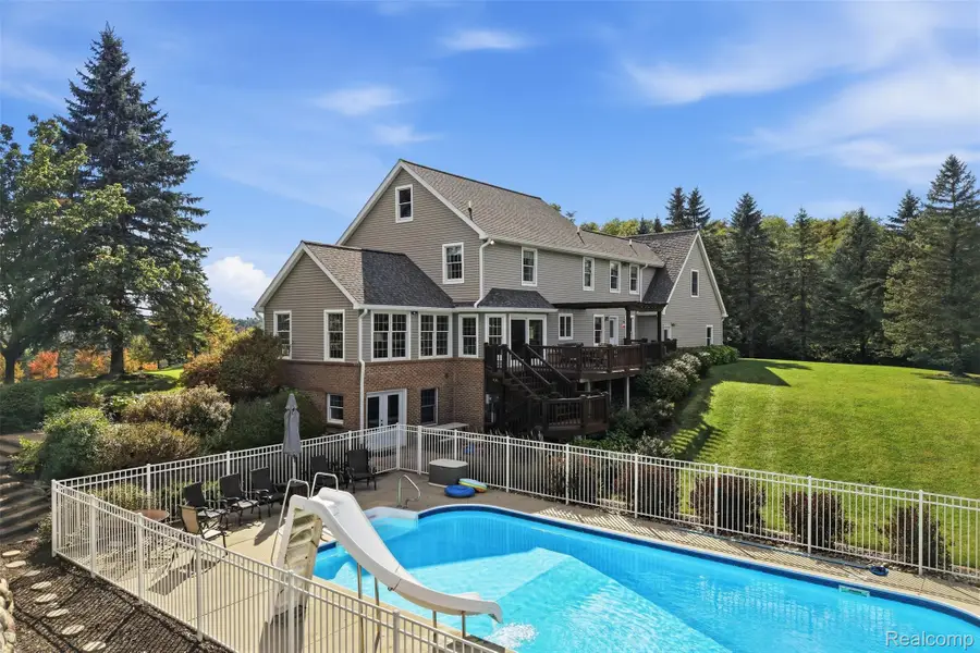 10777 Mccabe Road, Brighton, MI 48116 - #2