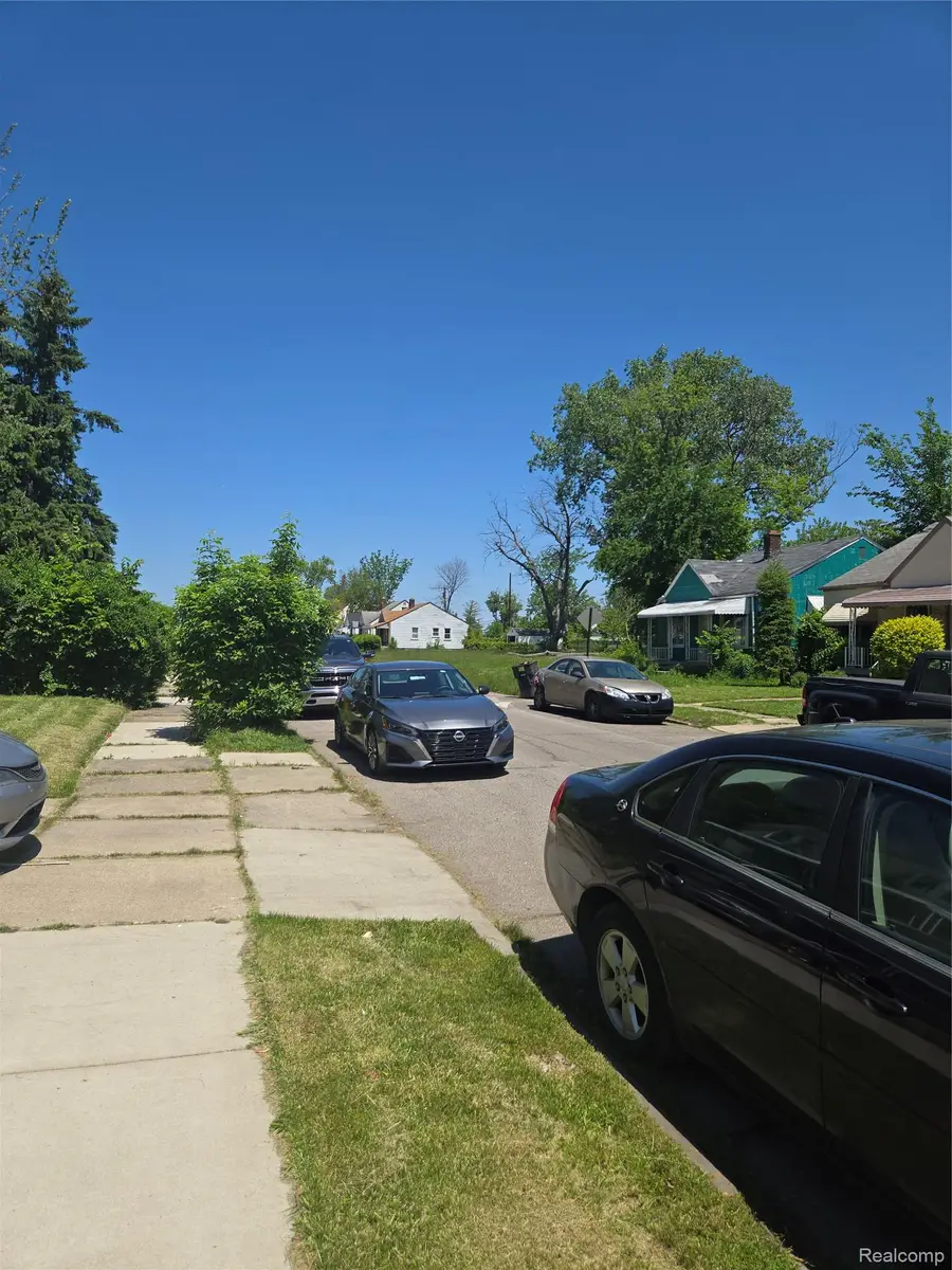 8245 Greenlawn Street, Detroit, MI 48204 - #2