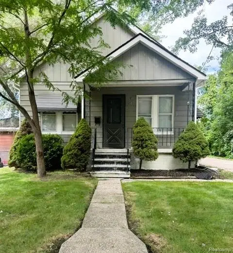 54 W Hopkins Avenue, Pontiac, MI 48340 - #1