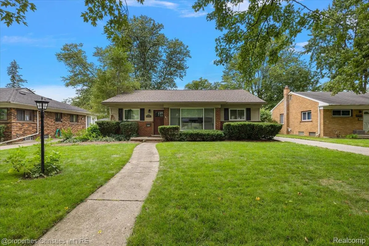 31095 W Rutland Street, Beverly Hills, MI 48025 - #1