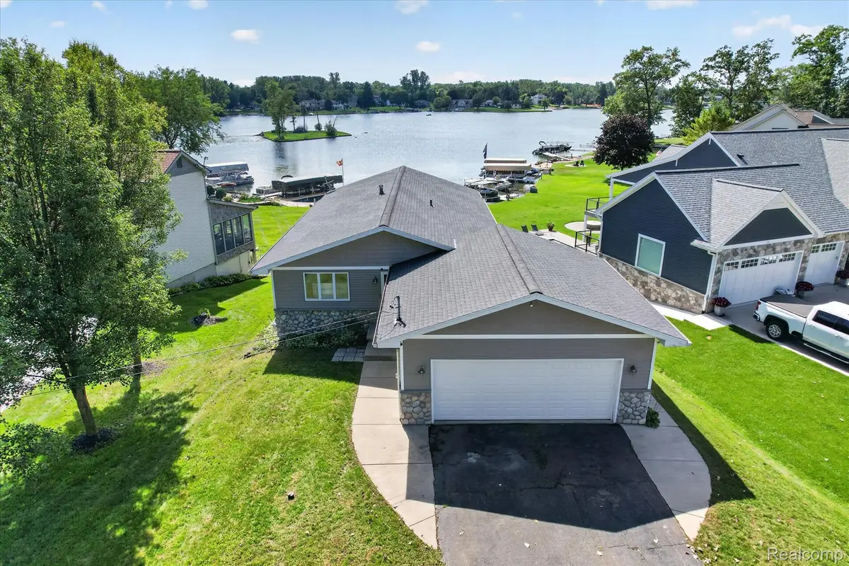 100 Camelot Court, Brooklyn, MI 49230 - #1