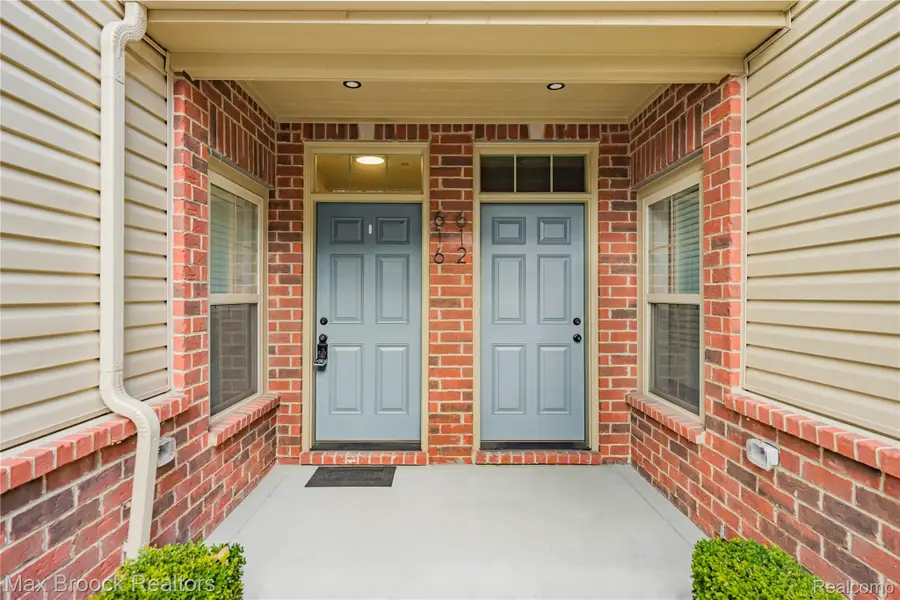 616 Pointe Drive, Walled Lake, MI 48390 - #2