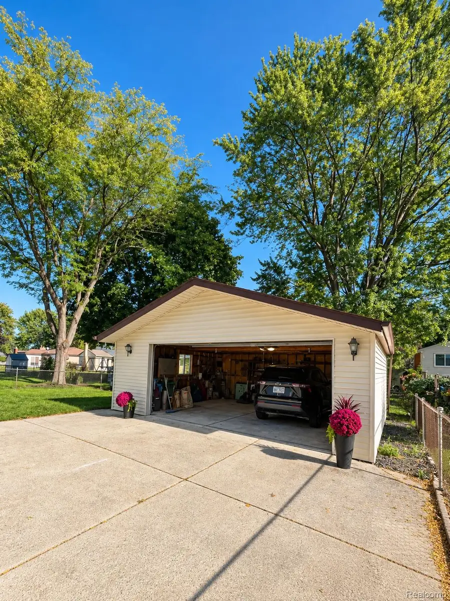 14802 Annapolis Drive, Sterling Heights, MI 48313 - #3
