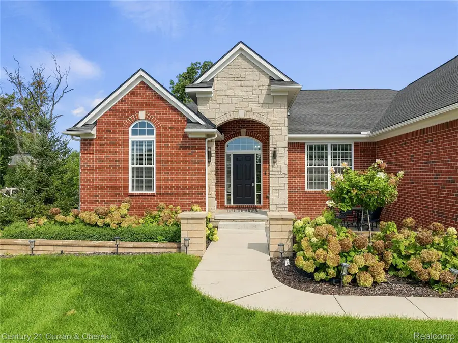 52546 W Shadowview Drive, Northville, MI 48167 - #2