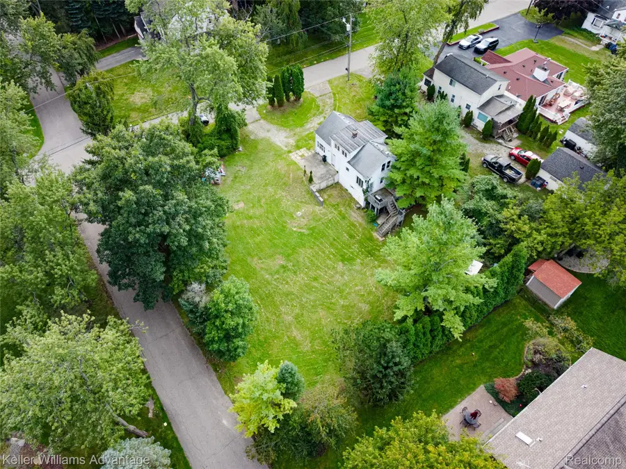 6520 Brockhurst Boulevard, West Bloomfield, MI 48322 - #3