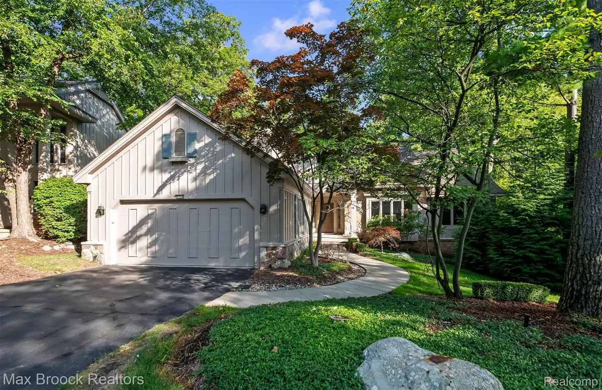 4904 Woodcliff Hill Road N, West Bloomfield, MI 48323 - #1
