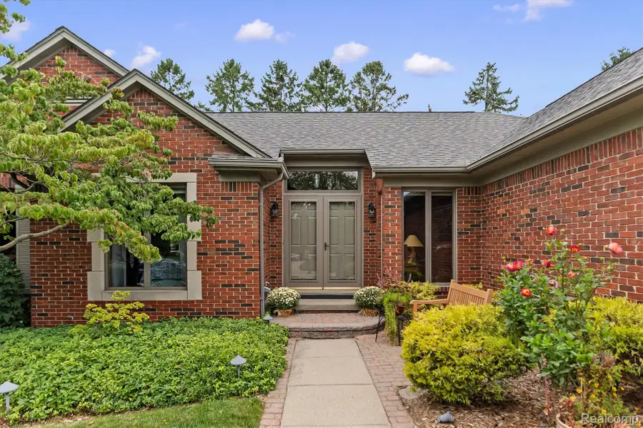 35875 Hawthorne Drive, Clinton Township, MI 48035 - #2