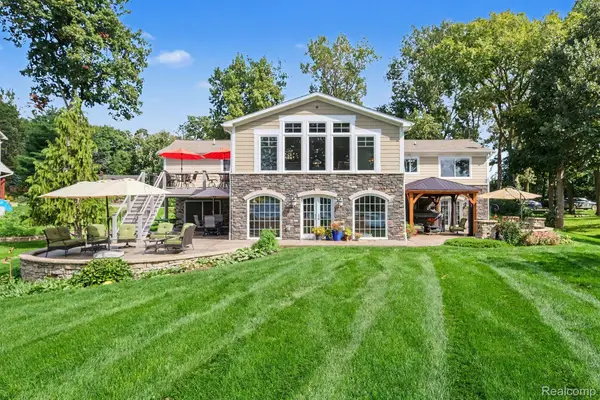 7346 Driftwood Drive, Fenton, MI 48430