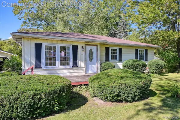 207 East Road, Holly, MI 48442